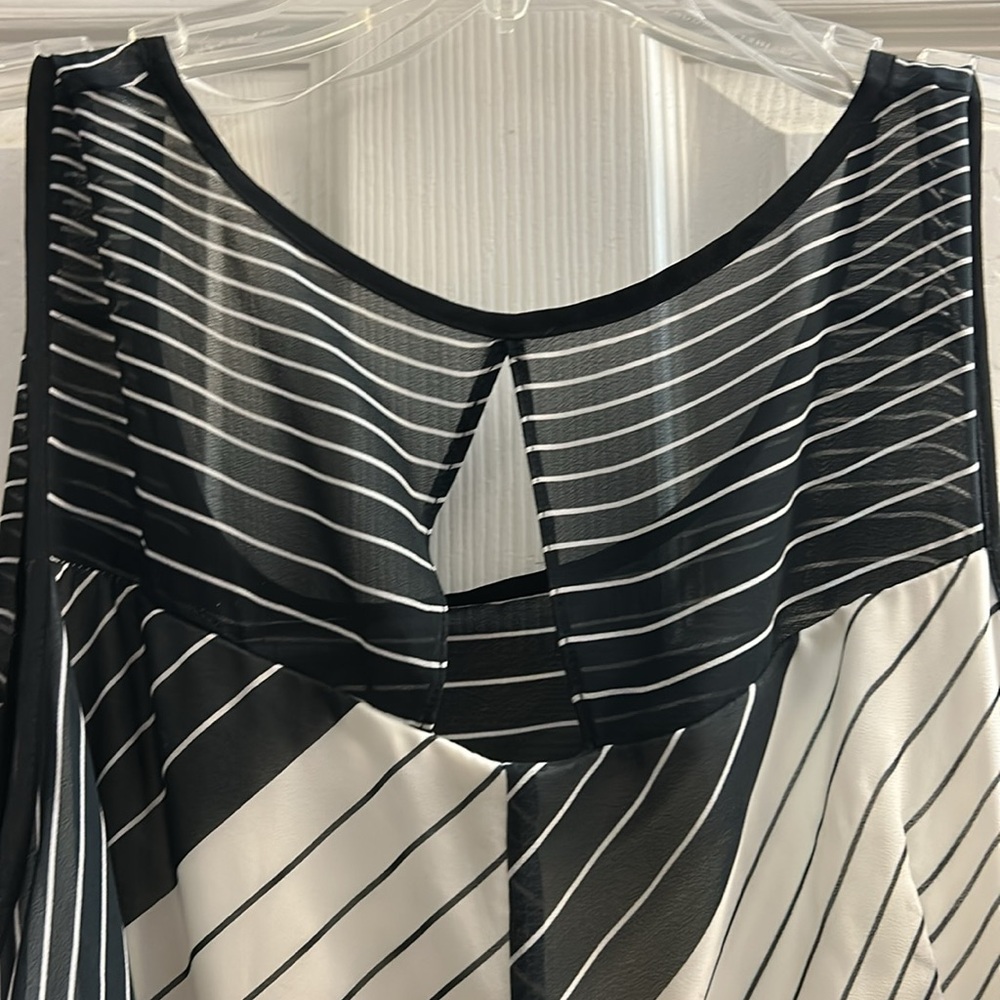 Signature by Robbie Bee Sheer Sharkbite Sleeveless Dress Black/White 16W EUC - Picture 5 of 8